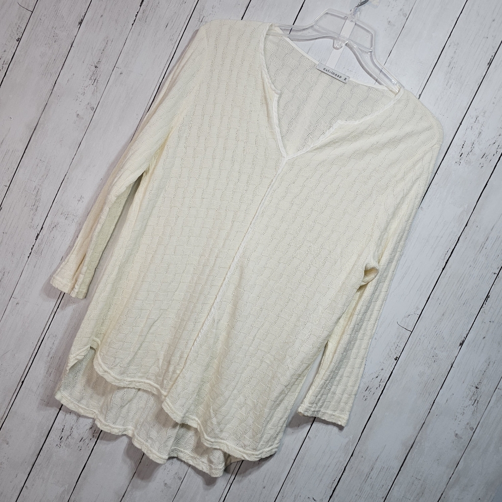 Cut Loose Women's Cream Textured Knit Shirt Lagenlook Size Medium V-Neck. - Picture 2 of 5